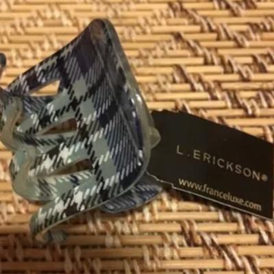正版 L. Erickson 中型壓克力抓夾 中型鯊魚夾 藍色格子交錯色 寬2寸 高約1寸