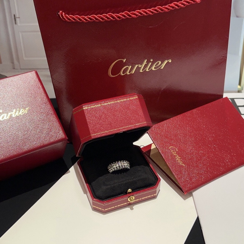 卡地亞 Cartier 兩排尖錐光金戒指 Clash de Cartier 系列💎 大膽運用了鉚釘和圓珠設計