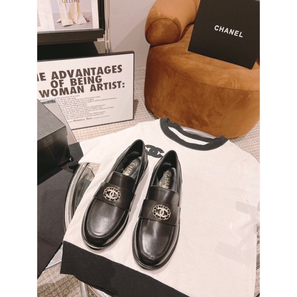 Chanel 香奈兒】小香經典新品鏈條金屬扣樂福鞋。🔻經楦靴型+英倫復古
