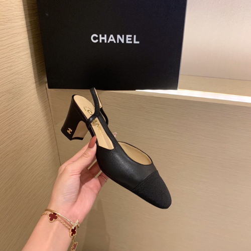 【Chanel 香奈兒】slingback 經典拼色高跟後空粗跟涼鞋。高品質✔小香當之無愧的的經典鞋王！無數博主演繹