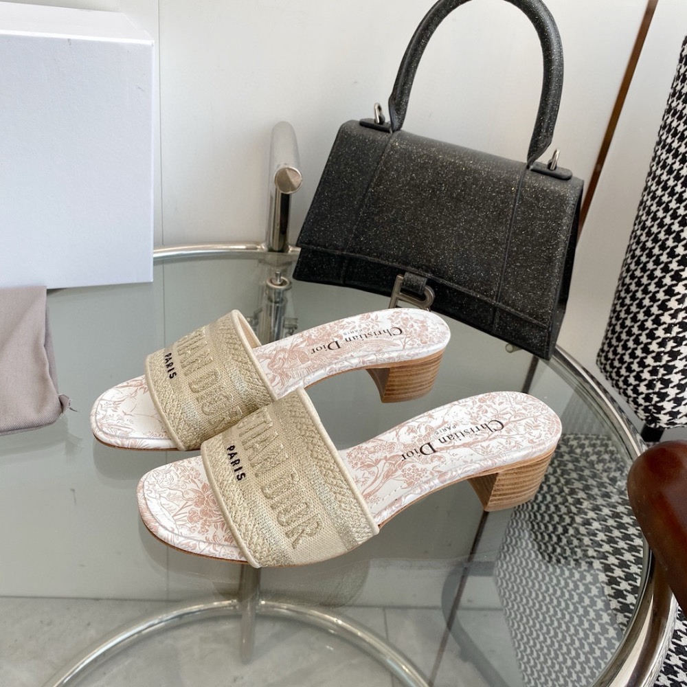 CD新配3D立體刺繡印花粗跟涼拖鞋。✨✨鞋面採用原版飛織純棉3d立體刺繡/印花，內里墊腳為進口牛皮，意大利真皮大底-細節圖2