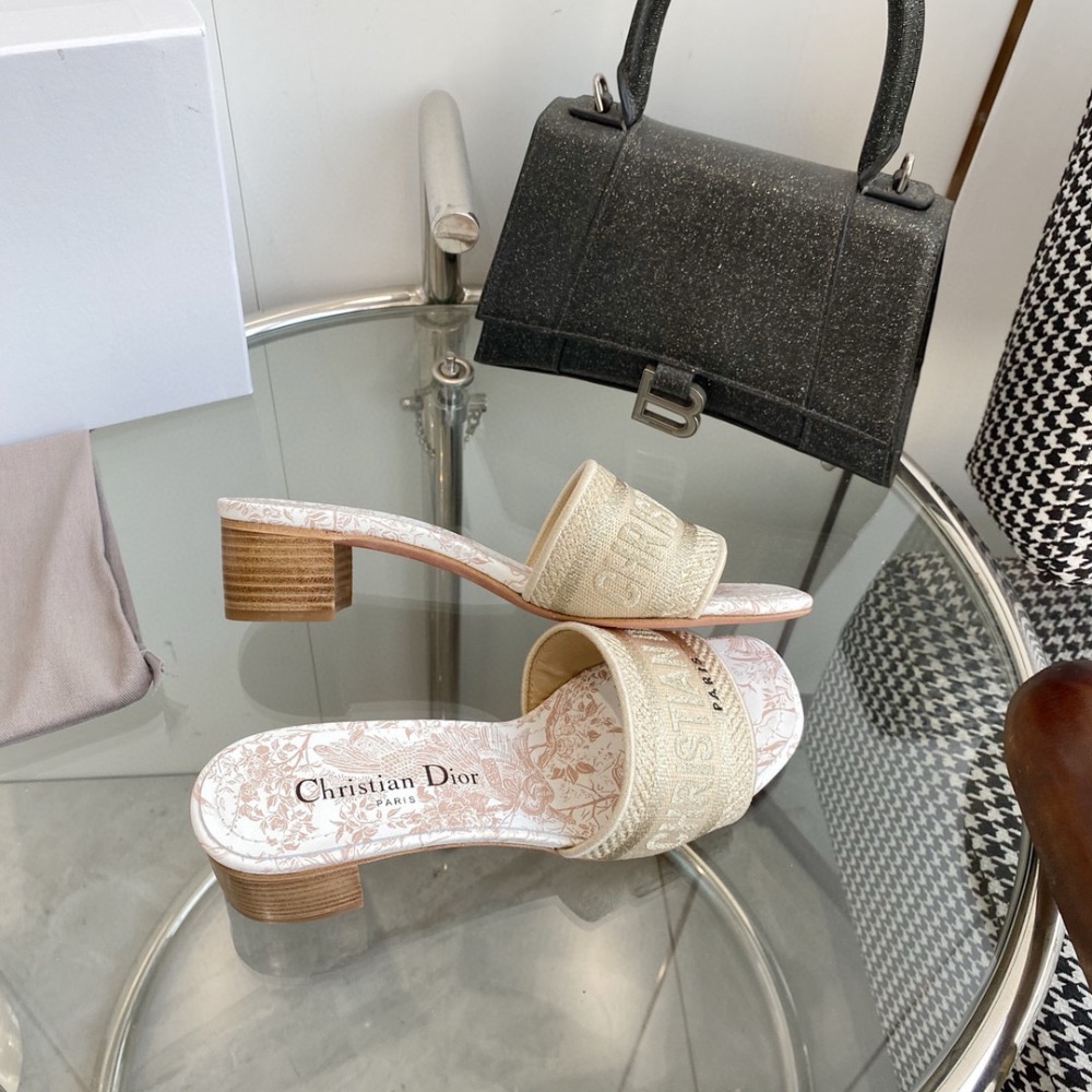 CD新配3D立體刺繡印花粗跟涼拖鞋。✨✨鞋面採用原版飛織純棉3d立體刺繡/印花，內里墊腳為進口牛皮，意大利真皮大底-細節圖3