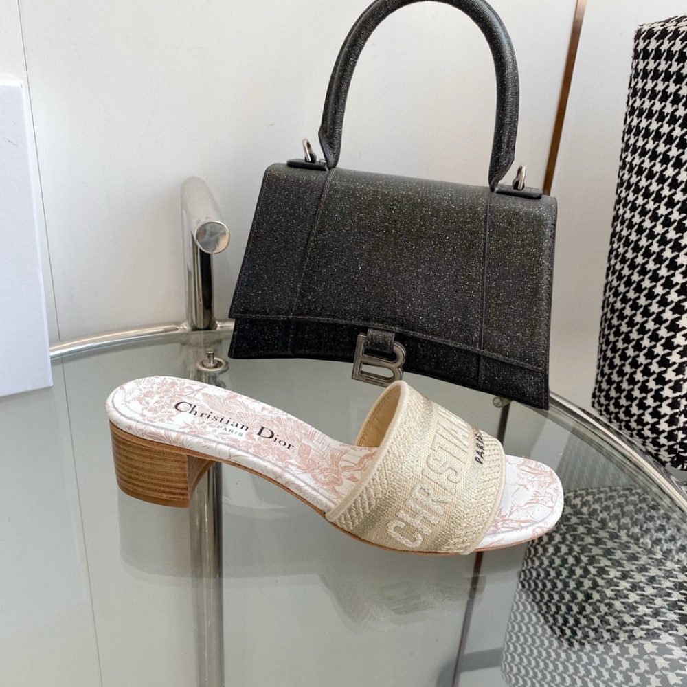 CD新配3D立體刺繡印花粗跟涼拖鞋。✨✨鞋面採用原版飛織純棉3d立體刺繡/印花，內里墊腳為進口牛皮，意大利真皮大底-細節圖5