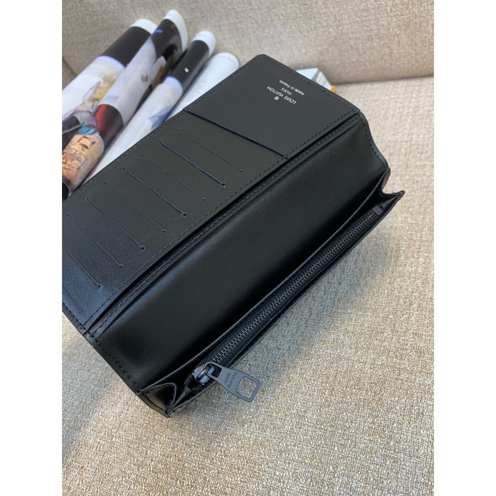 【芯片版】 Brazza 錢夾  M69038 黑色 為柔軟 Taurillon 皮革壓印 Monogram 圖案-細節圖4