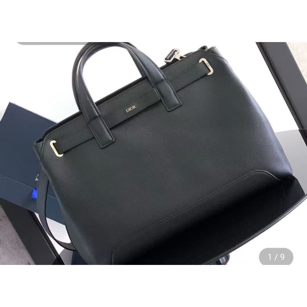 這款 Dior Normandie 手袋將實用設計與 Dior 的高訂精神融為一體。採用黑色 Dior Icons-細節圖2