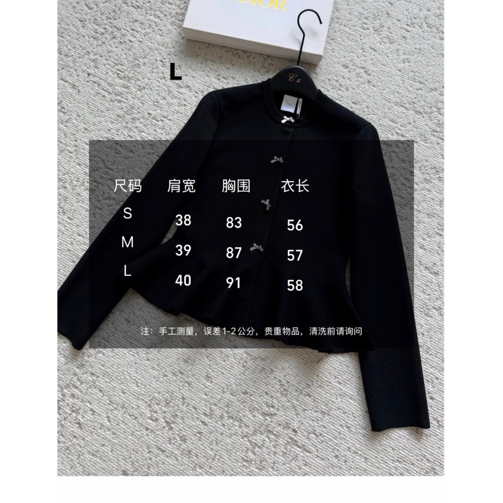 Dio*26早春高定級“氛圍感神器”來啦～這款黑白千鳥格拼接羊毛羊絨鬥篷，簡直是把“老錢風的優雅”和“慵懶鬆弛感”-細節圖3