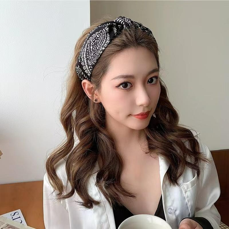 【台灣現貨】韓國氣質寬版造型髮箍 韓版千鳥格髮帶 寬髮箍 髮飾 女 高質感網紅新款 黑白蕾絲蝴蝶結 碎髮頭箍洗臉頭飾-細節圖7