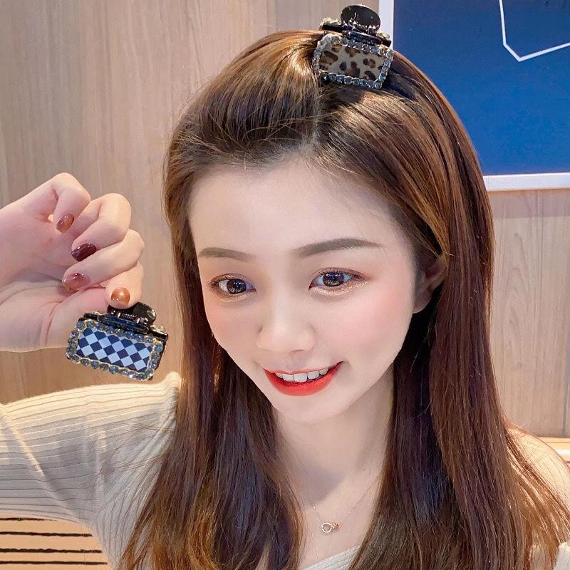 【台灣現貨】韓式豹紋棋盤格抓夾 小鯊魚夾 鑽石金屬鏈條 高級感黑白格髮夾 瀏海夾 公主頭 髮飾  棋格紋 小抓夾-細節圖2