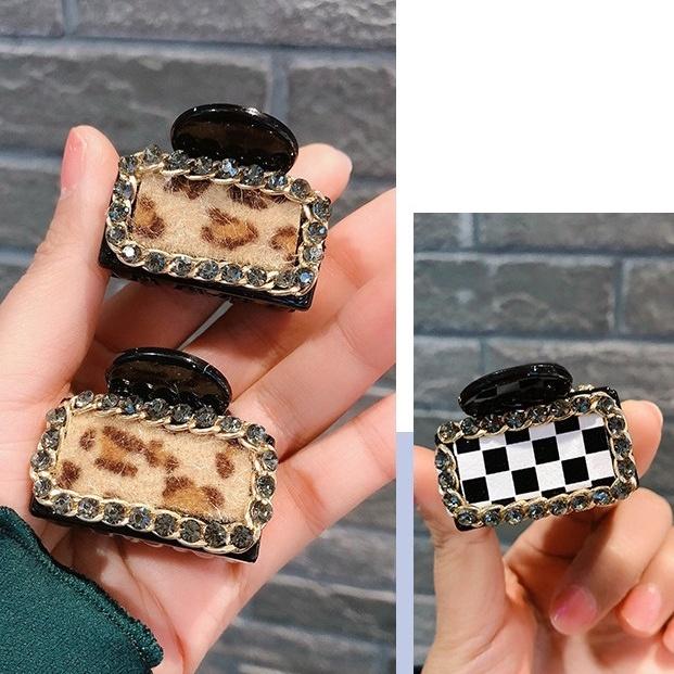 【台灣現貨】韓式豹紋棋盤格抓夾 小鯊魚夾 鑽石金屬鏈條 高級感黑白格髮夾 瀏海夾 公主頭 髮飾  棋格紋 小抓夾-細節圖5