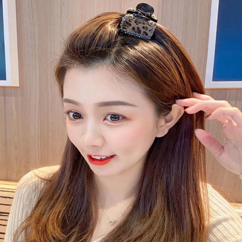 【台灣現貨】韓式豹紋棋盤格抓夾 小鯊魚夾 鑽石金屬鏈條 高級感黑白格髮夾 瀏海夾 公主頭 髮飾  棋格紋 小抓夾-細節圖9