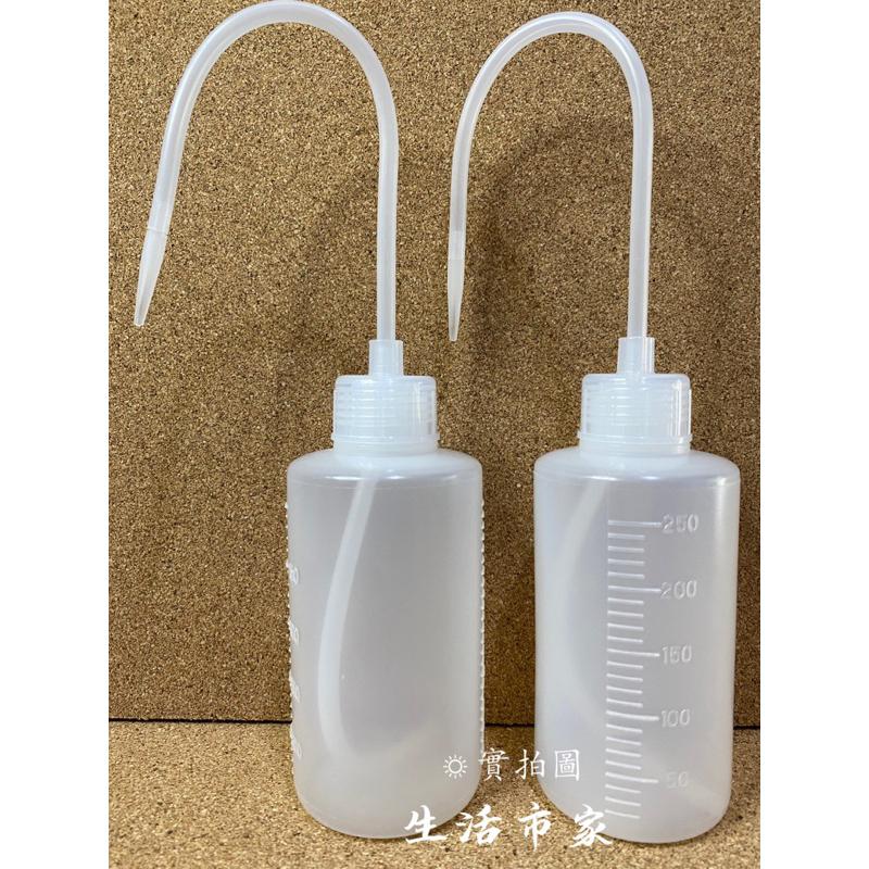 現貨 台灣製 250cc 刻度彎管沖洗瓶 洗物瓶 洗滌瓶 沖洗瓶 長彎管 刻度沖洗瓶 彎管沖洗瓶 彎管刻度瓶 刻度瓶-細節圖3