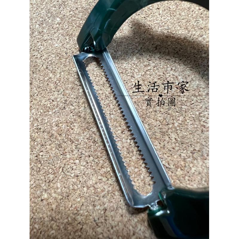 現貨 上龍 台灣製 優雅鋸齒刃削皮刀 瓜刨 粗把手削皮刀 輕巧果刨 削皮刀 去皮刀 水果刨 水果刀 果皮刀 刮刨 刮刀-細節圖4