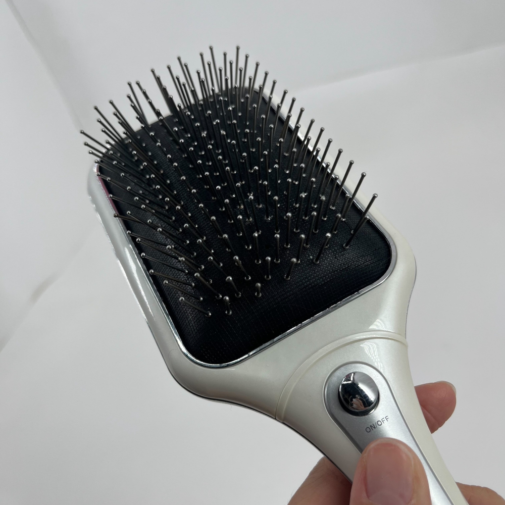 ❮二手❯ 日本 Bijouna 電動按摩梳 音波振動磁氣梳子 音波震動按摩梳 電動髮梳 KBE-2811 祛除頭髮靜電-細節圖2