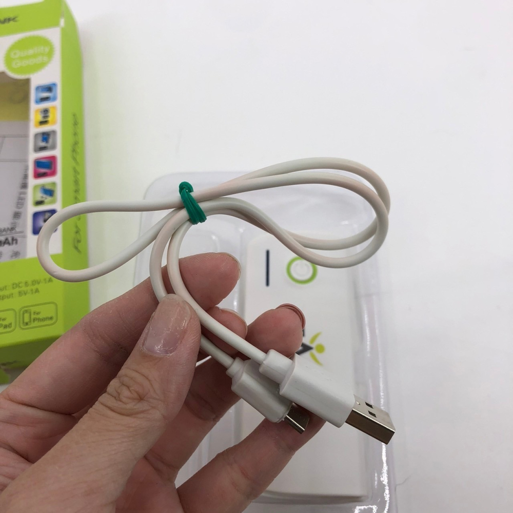 ❮近新❯ ISAGENIX 移動電源 行充 4400mAh 行動電源 XN-517 充電寶 USB 連接埠 旅充 手機-細節圖8