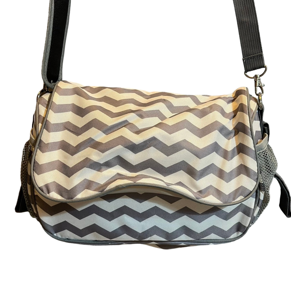 ❮二手❯ Baby City 娃娃城 嬰兒車多功能時尚收納袋 水波紋 超大容量 多功能掛包輕盈沒負擔 附有調節式肩帶-細節圖2