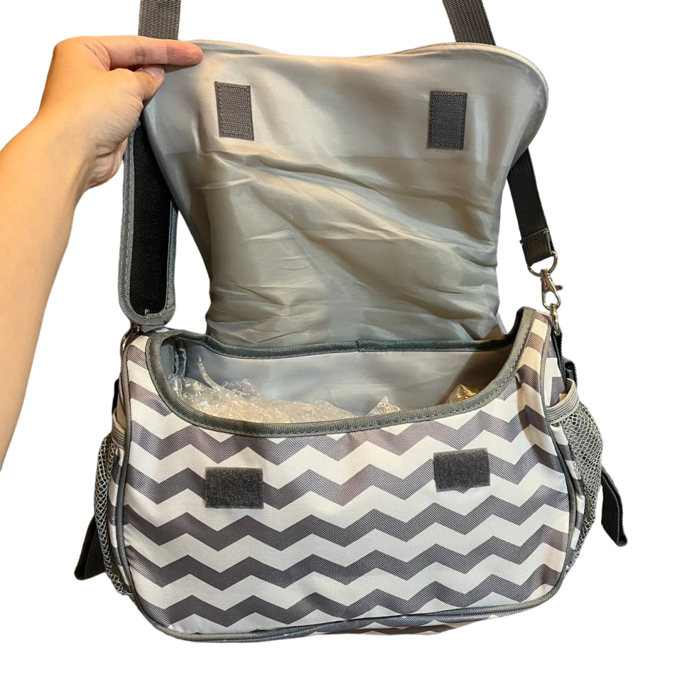 ❮二手❯ Baby City 娃娃城 嬰兒車多功能時尚收納袋 水波紋 超大容量 多功能掛包輕盈沒負擔 附有調節式肩帶-細節圖3