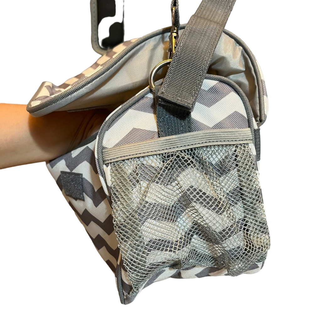 ❮二手❯ Baby City 娃娃城 嬰兒車多功能時尚收納袋 水波紋 超大容量 多功能掛包輕盈沒負擔 附有調節式肩帶-細節圖4