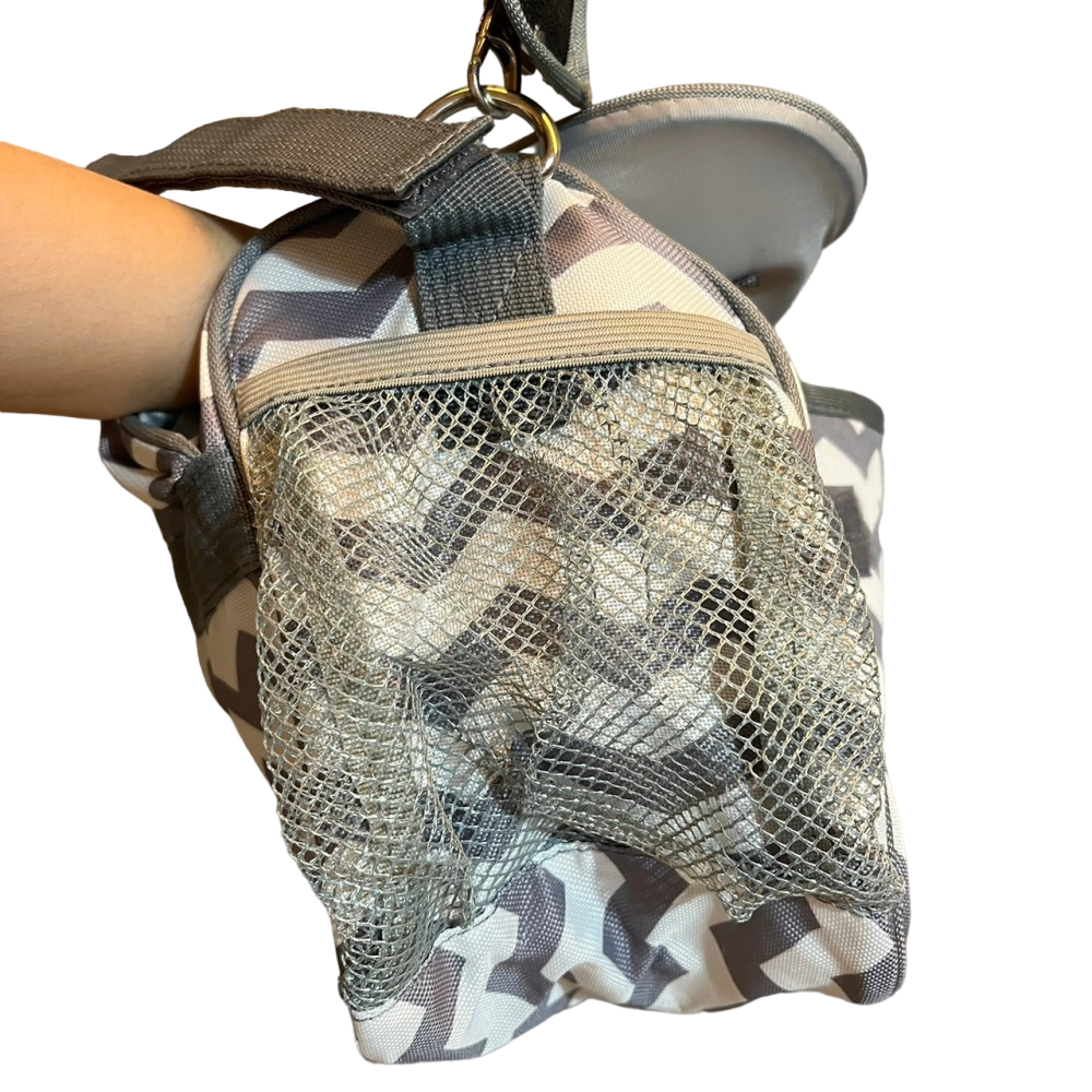 ❮二手❯ Baby City 娃娃城 嬰兒車多功能時尚收納袋 水波紋 超大容量 多功能掛包輕盈沒負擔 附有調節式肩帶-細節圖5