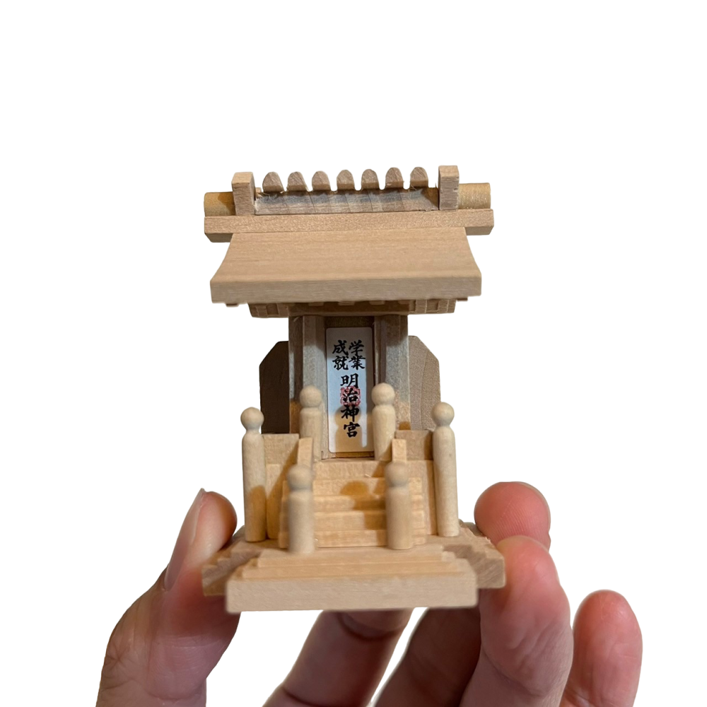 ❮近新❯ 日本 めいじじんぐう 明治神宮 學業成就 神殿御守 神社模型 木製神社 迷你神社 木製迷你神社-細節圖2