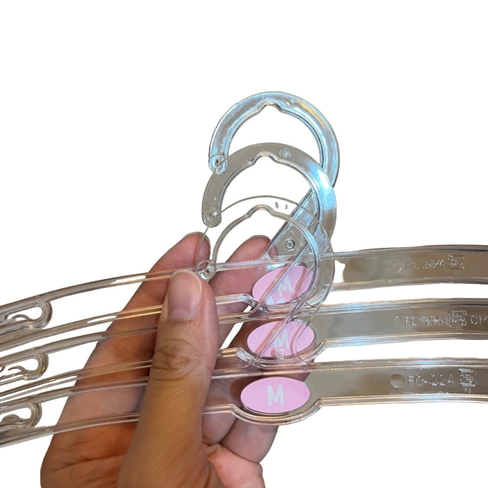 ❮二手❯ 瑞典 H&M M號 透明兒童衣架 HM 嬰幼兒衣架 童裝 衣架 衣褲夾 褲夾 嬰兒 幼童 壓克力衣架 寵物衣架-細節圖3