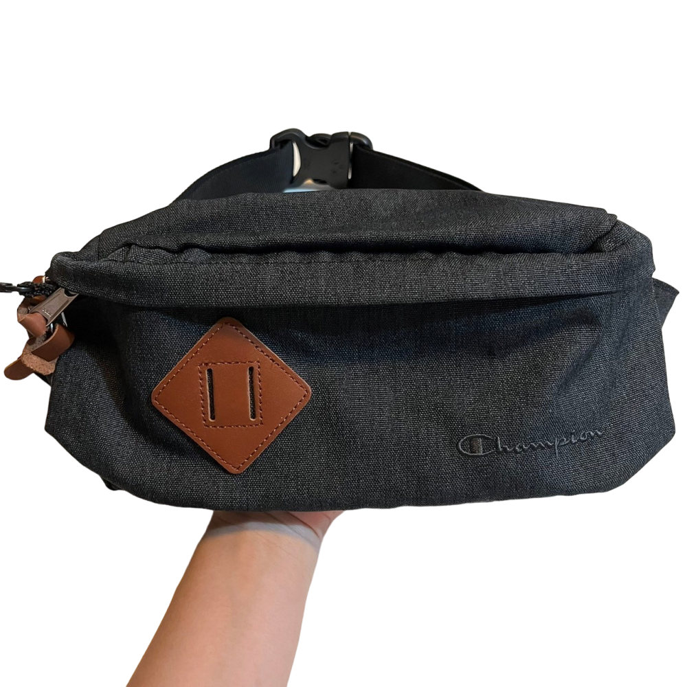 ❮二手❯ 美國 Champion 草寫logo電繡 胸包 單肩包 斜背包 腰包 外送員 胸腰包 可調節肩帶 正面冠軍標誌-細節圖2