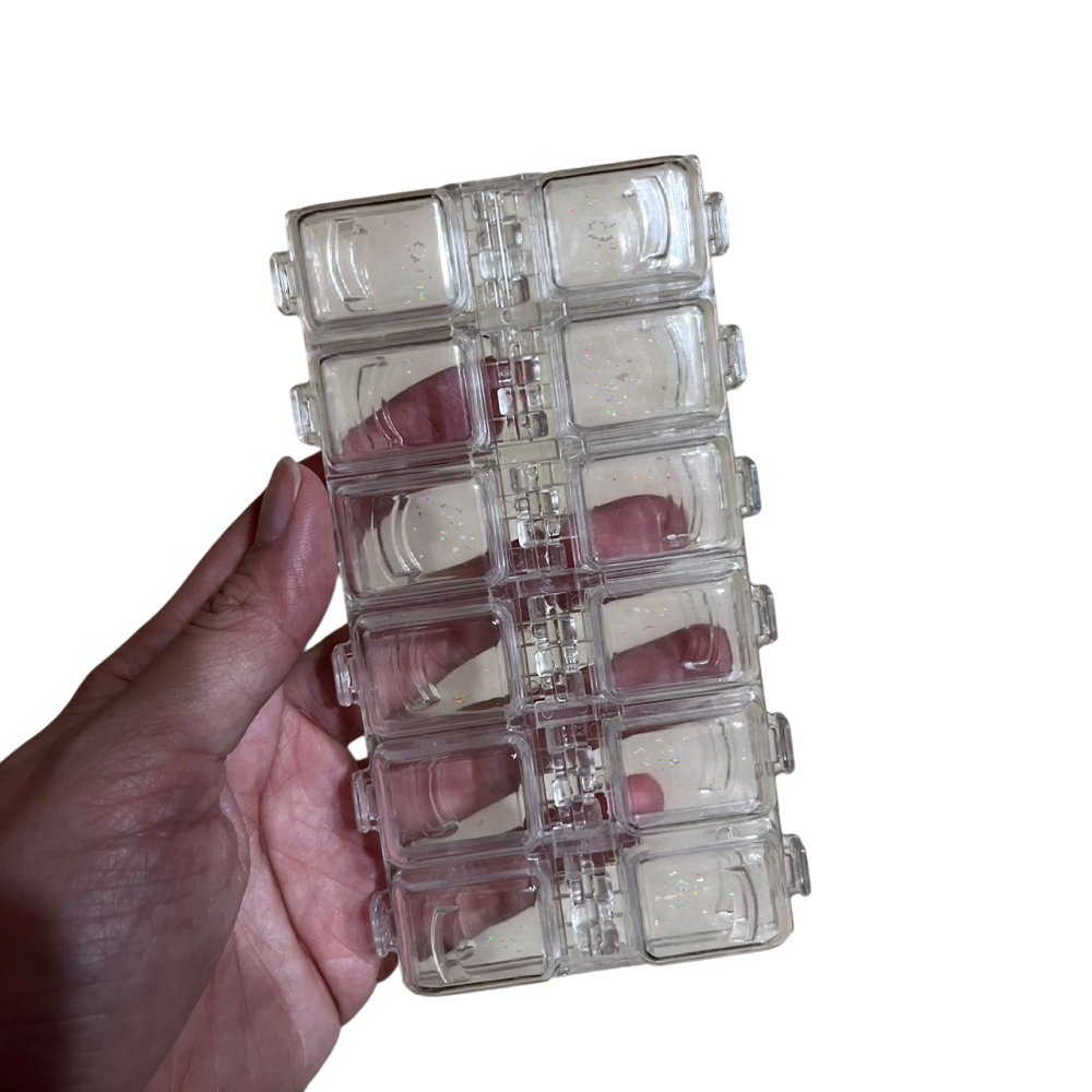 ❮二手❯ DIY 24格 裝飾工具 可拼接收納盒 美甲鑽 彩妝 美妝工具推薦 美甲工具 收納盒 置物盒-細節圖5