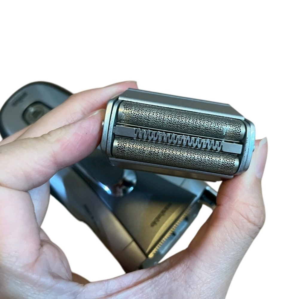 ❮二手❯ 德國 BRAUN 百靈 鋒馳獵鬍電鬍刀 5887 S型長鬚修剪刀網設計 革命刀網 全機身振動水洗 延伸式鬢角刀-細節圖6