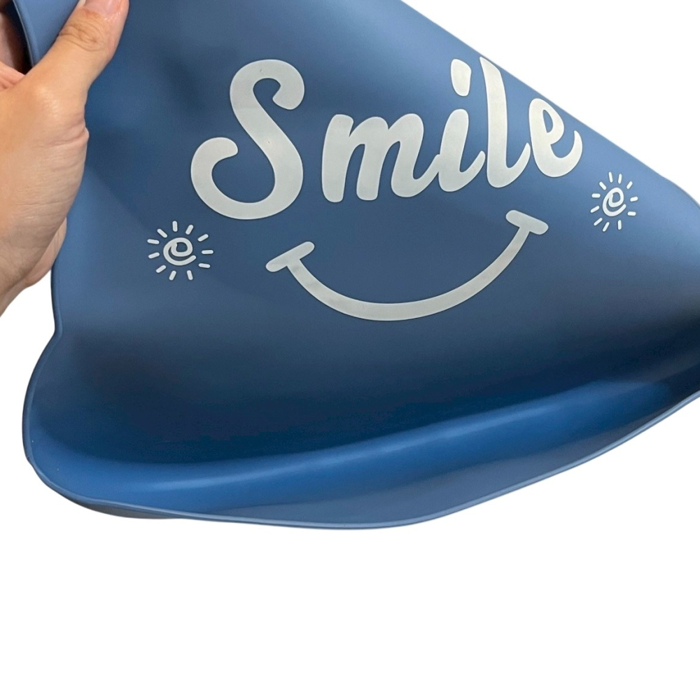 ❮全新❯ Qing Fei 防水圍兜 加大款 適用老人 小孩 孕婦 臥床病人 防漏 防水 可避免食物漏出 採用矽膠材質-細節圖2