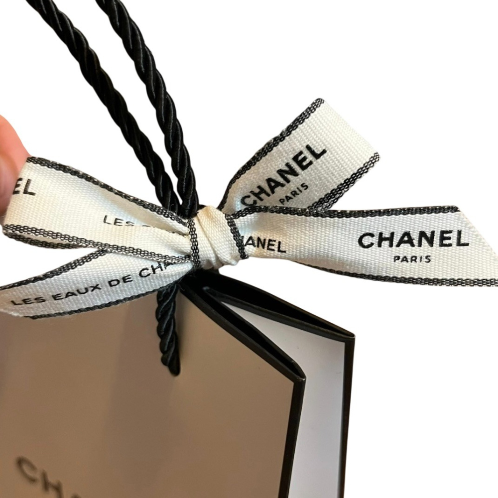 ❮近新❯ 原廠紙袋 CHANEL 香奈兒 原廠紙袋 彩妝紙袋 手提袋 新款黑邊緞帶 24*15.9*7cm 直式提袋-細節圖7