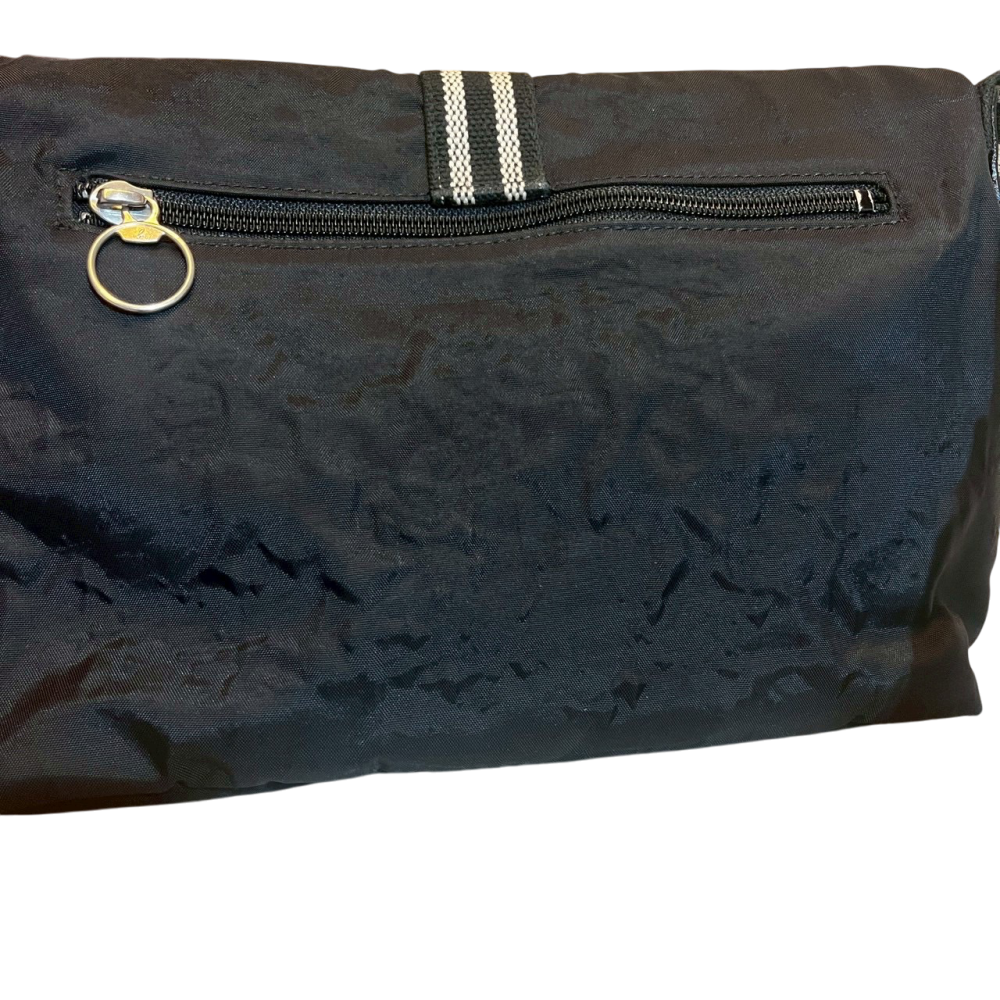 ❮二手❯ 日本 agnes b. 前衛兩折尼龍斜背包 Voyage 經典logo 尼龍斜背包 黑 基本斜背包-細節圖5