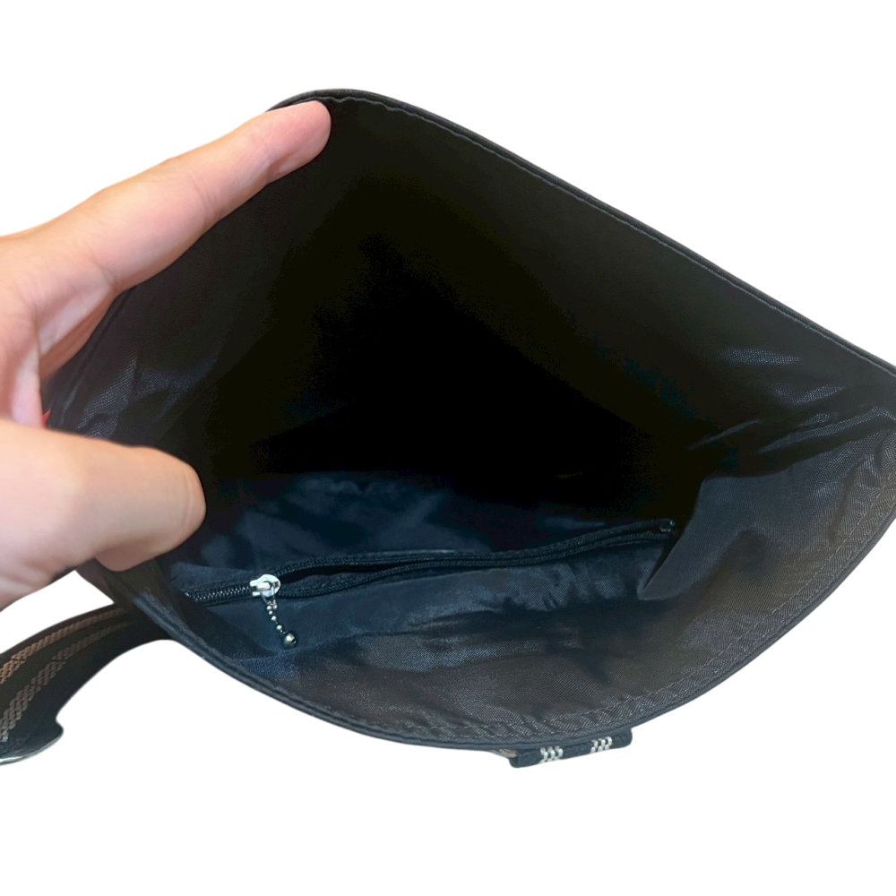 ❮二手❯ 日本 agnes b. 前衛兩折尼龍斜背包 Voyage 經典logo 尼龍斜背包 黑 基本斜背包-細節圖7