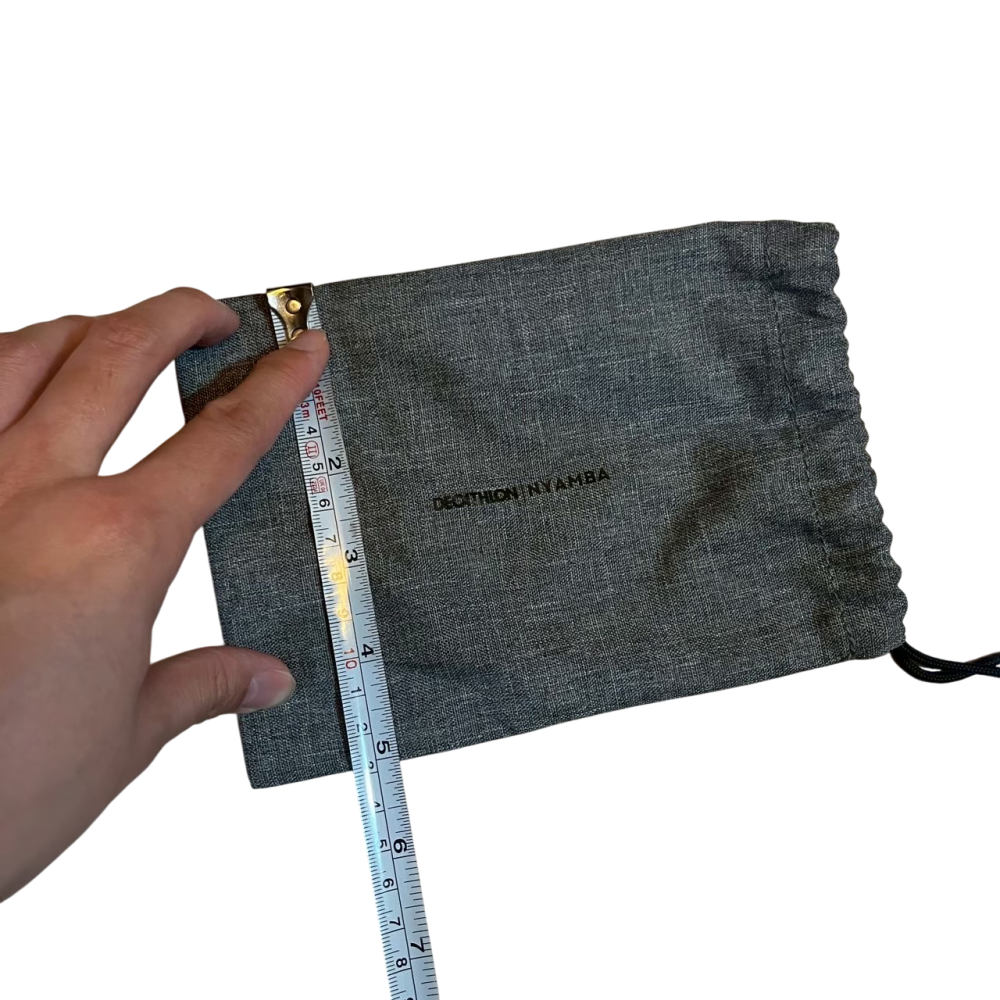 ❮近新❯ 荷蘭 DECATHLON 迪卡儂 Decathlon Nyamba 灰色抽繩收納袋 小物袋 旅行包袋 束口包-細節圖2