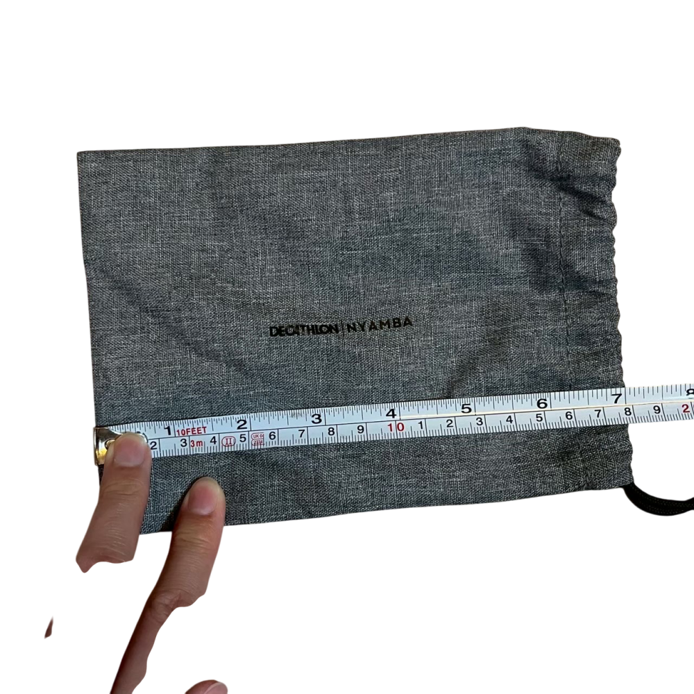 ❮近新❯ 荷蘭 DECATHLON 迪卡儂 Decathlon Nyamba 灰色抽繩收納袋 小物袋 旅行包袋 束口包-細節圖4