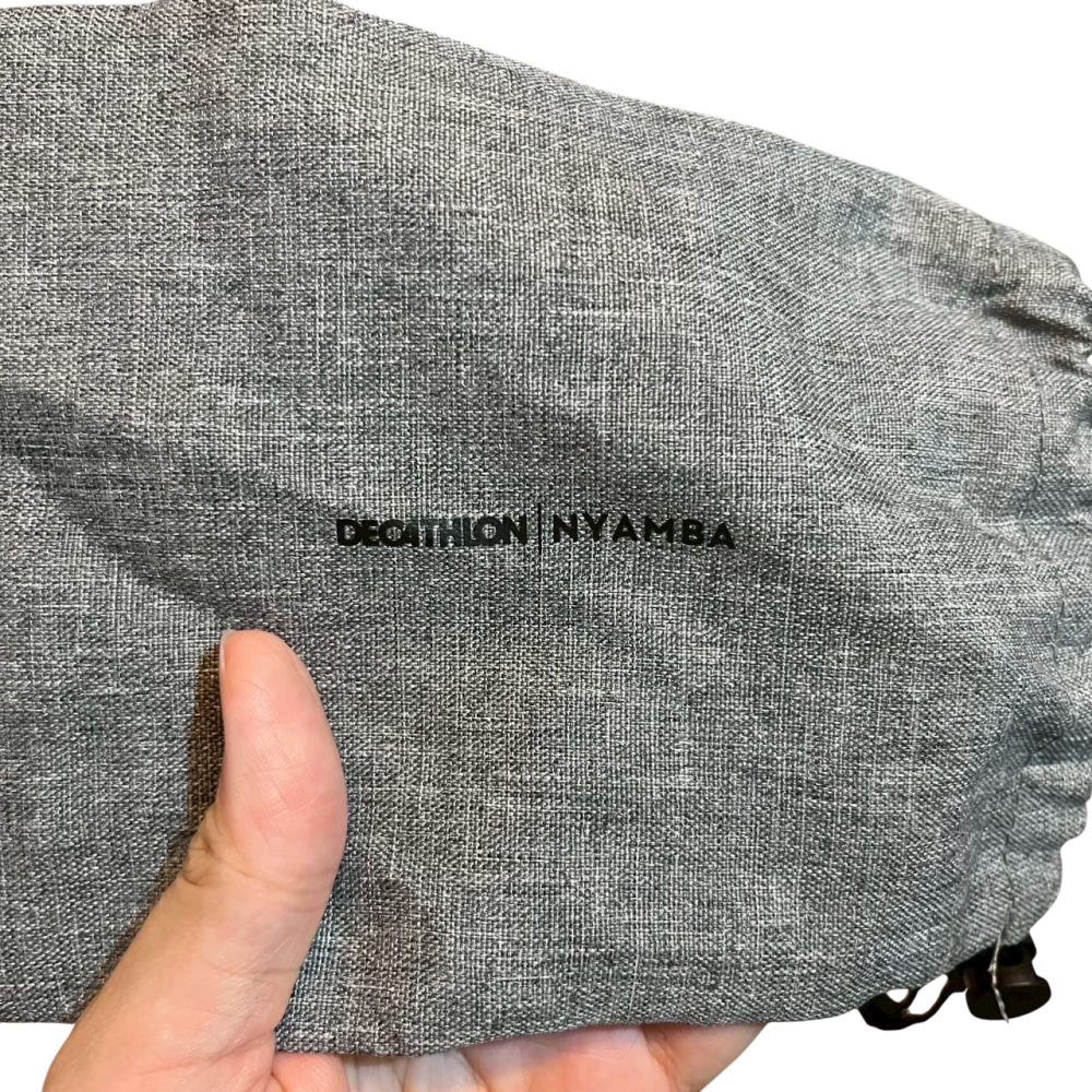 ❮近新❯ 荷蘭 DECATHLON 迪卡儂 Decathlon Nyamba 灰色抽繩收納袋 小物袋 旅行包袋 束口包-細節圖7