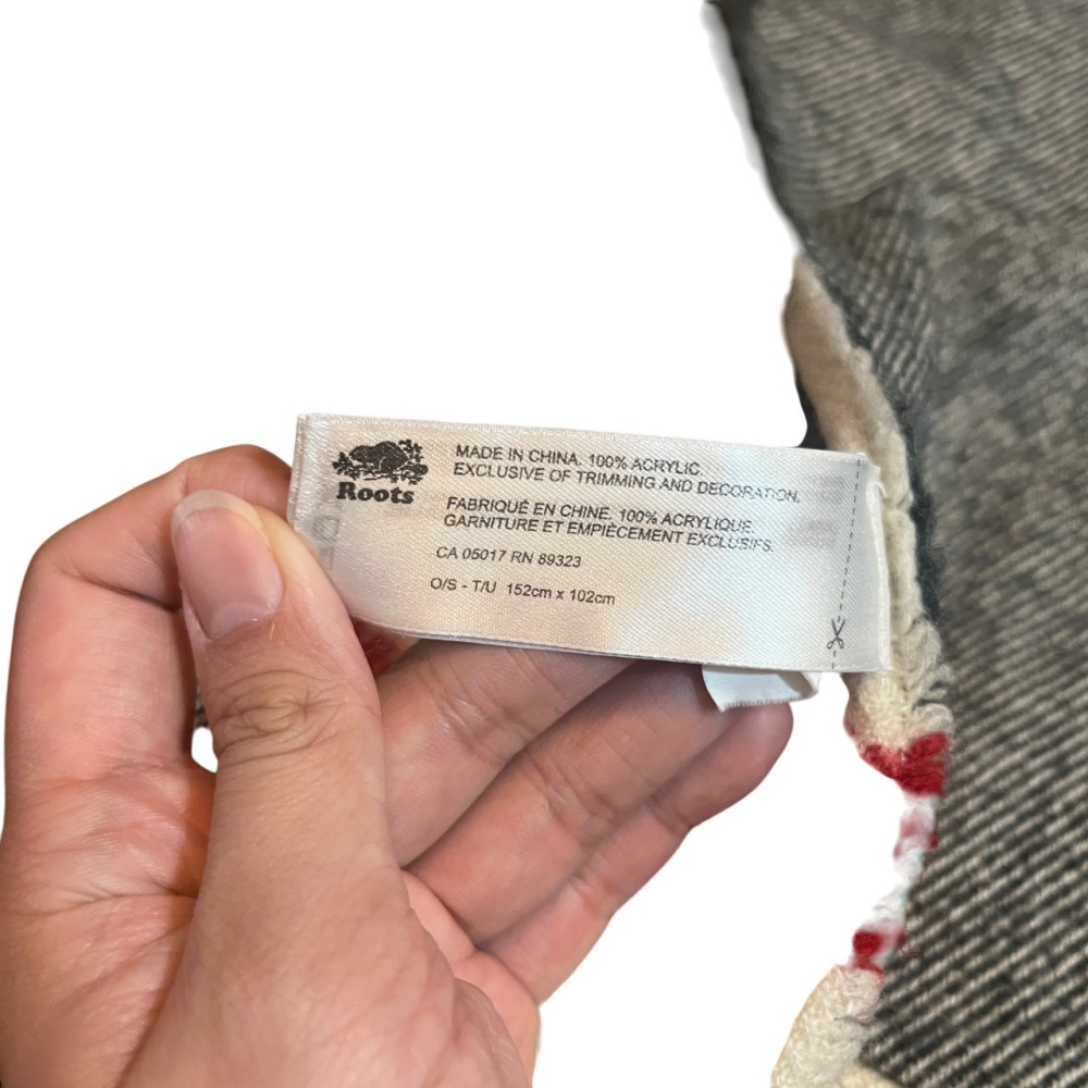 ❮近新❯ 加拿大 Roots 歐美旅行套組 毛毯 圍巾 抱枕套 披肩 飛行毯 小被子 毯子 加拿大帶回 航空過夜露營-細節圖3