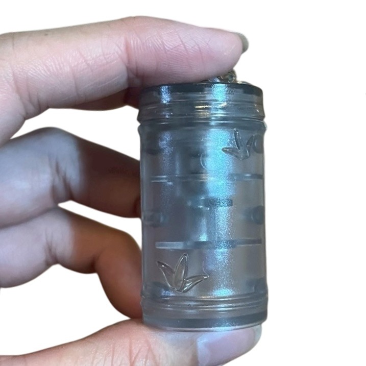 ❮全新❯ 慈濟 Tzu-Chi 靜思書軒 大愛感恩科技 環保LED轉轉愛竹筒鑰匙圈 愛心竹筒吊飾 掛飾 包包吊飾 手電筒-細節圖7