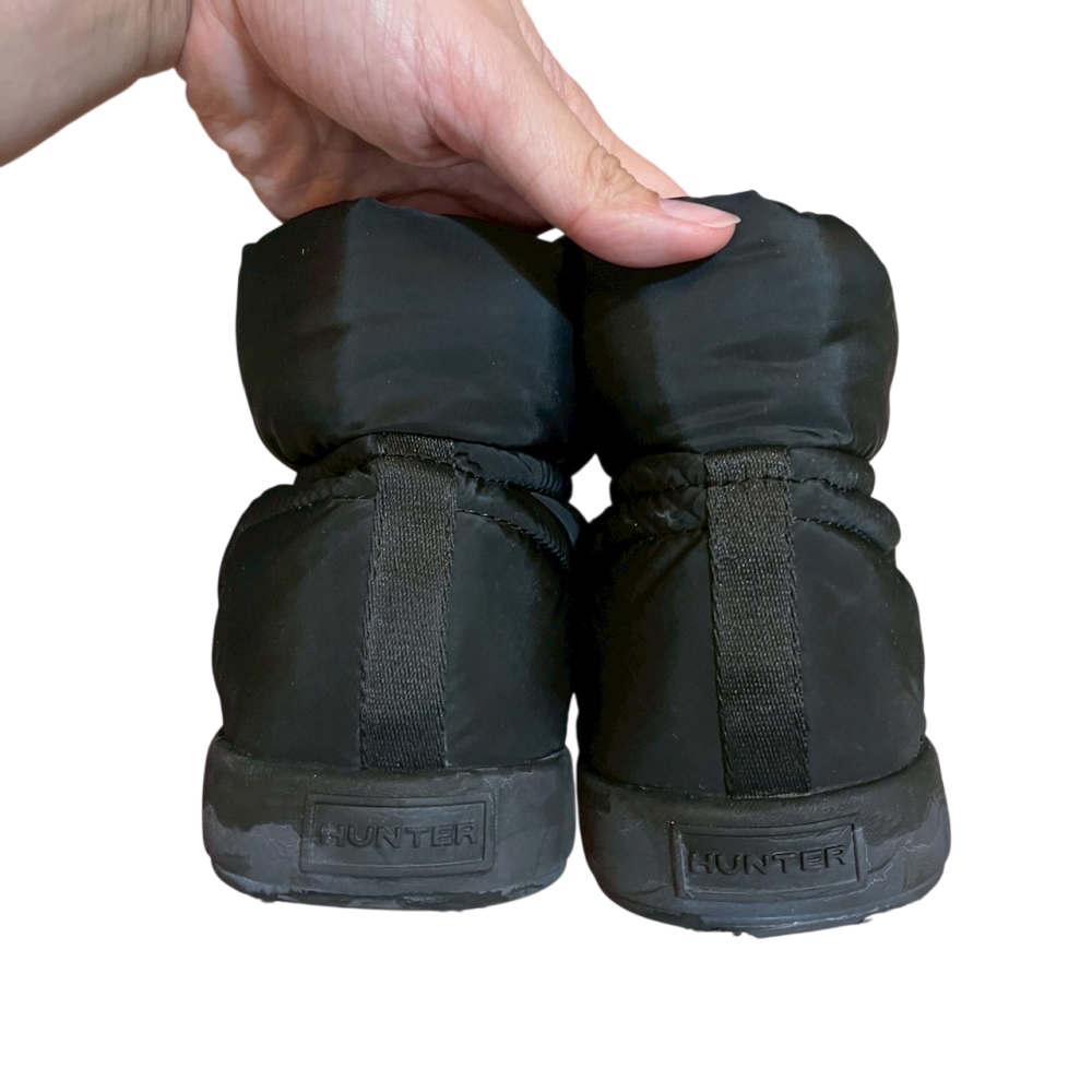 ❮二手❯ 英國 HUNTER In/Out 空氣感軟靴 黑 UK6 鋪棉短靴 雪靴 懶人鞋 輕量防寒 居家戶外專櫃正品-細節圖3