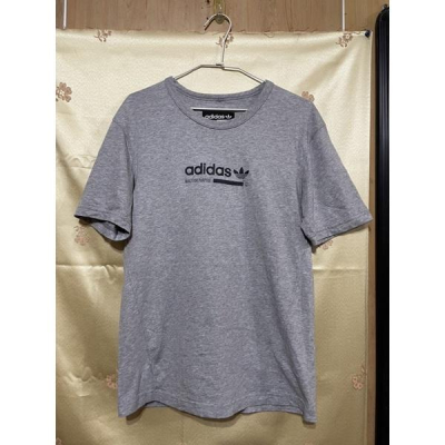 adidas 灰色t shirt