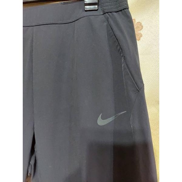 Nike 防風縮口長褲-細節圖3