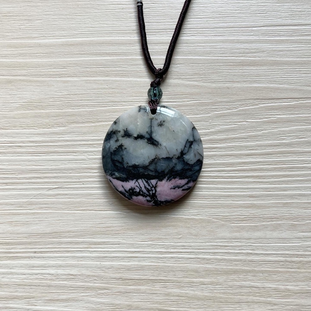ㄅㄆㄇㄈ水晶寶寶工作室-台灣玫瑰岩項鍊-山水畫系列-細節圖3