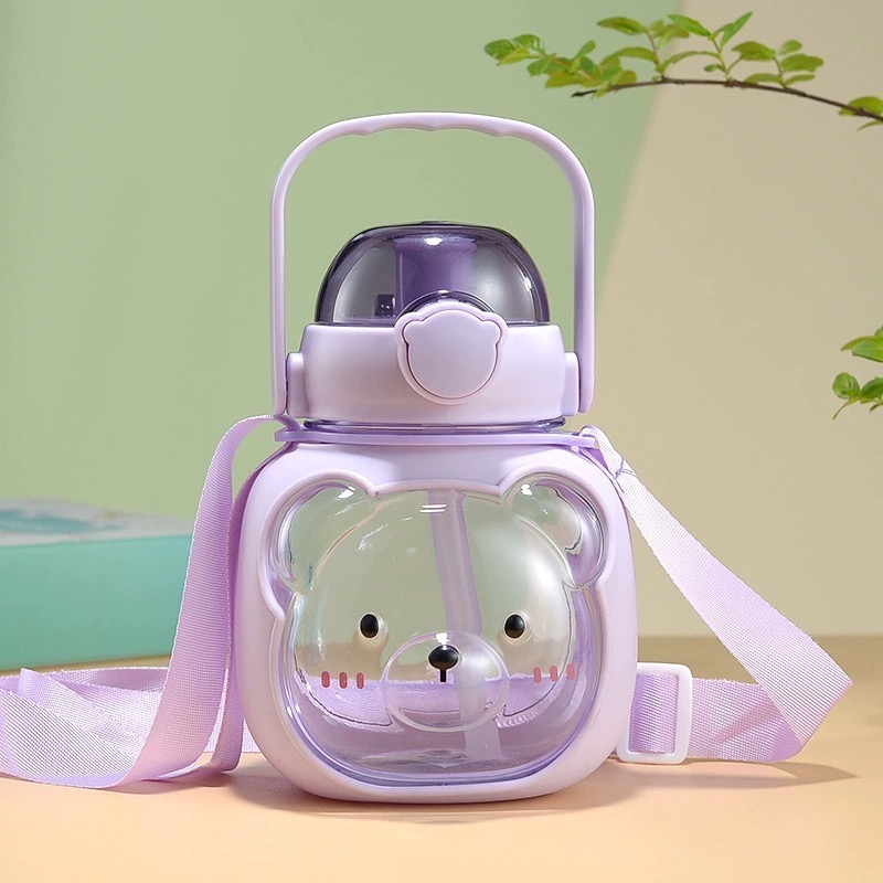 全新 現貨 熱賣中 熱門款 小熊 水壺 紫色 1000ml 吸管 密封 雙口飲 背帶 手提 運動 外出必備 學生最愛-細節圖3