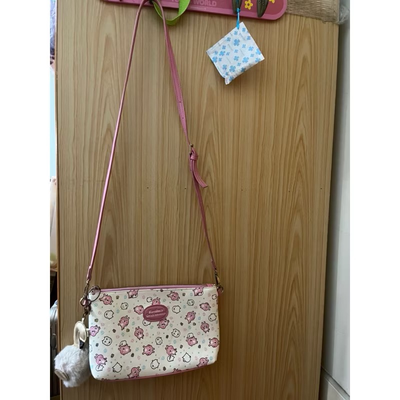 二手 現貨 卡娜赫拉 側背包 肩背 天鵝 粉色 有瑕疵-細節圖3