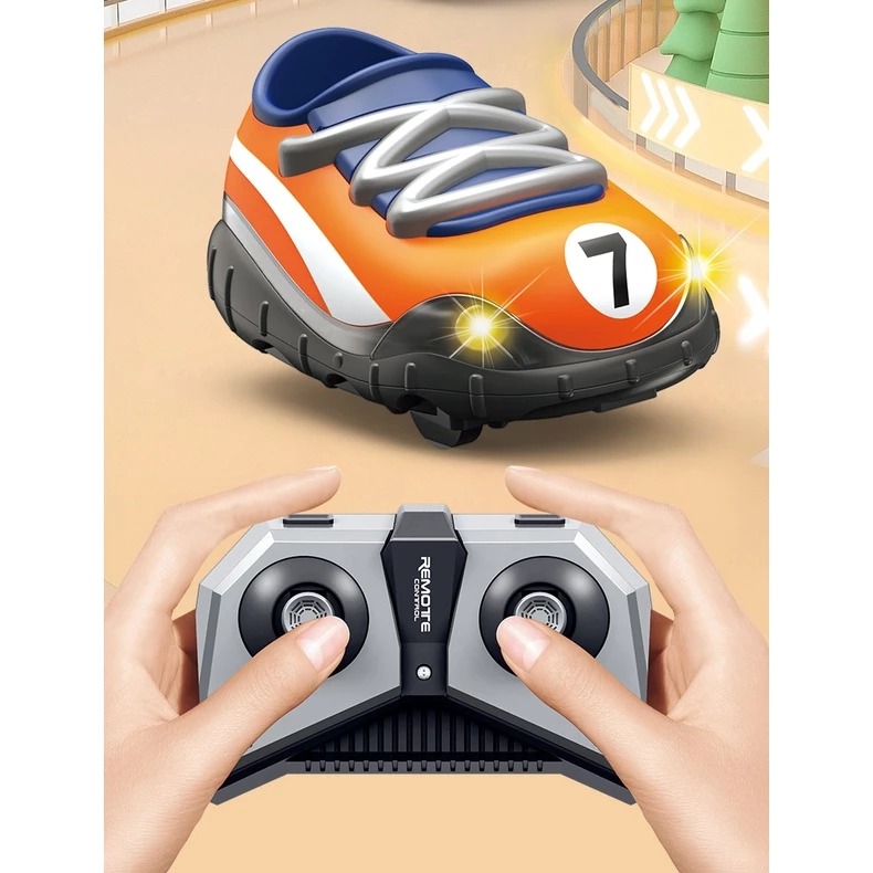 ✿AREA.TOY✿ 世界杯 足球 遙控車 足球鞋 趣味 競賽 酷炫燈光  兩台一組 (3號,4號電池另購) 兒童節-細節圖3