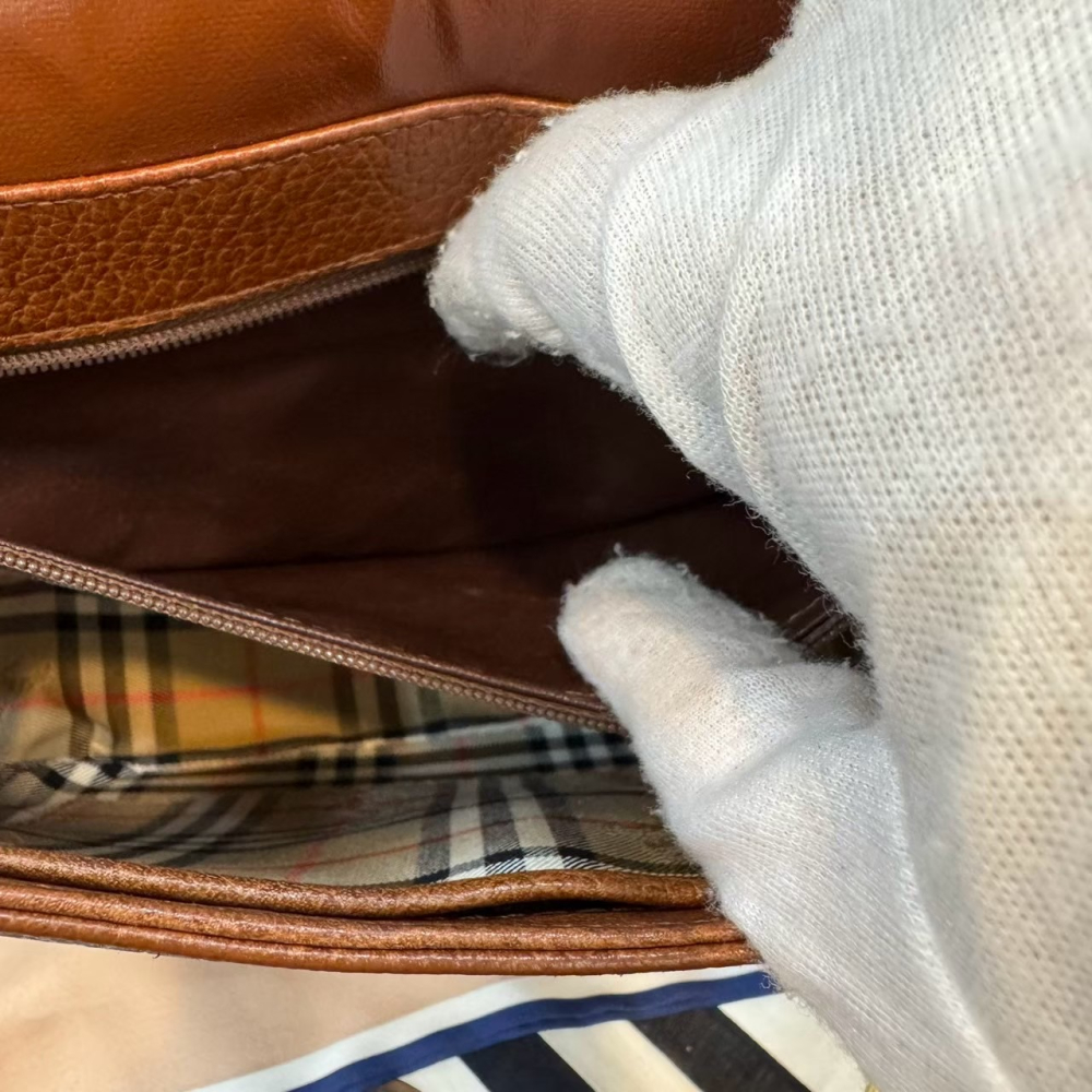 （近新）👝Burberrys vintage騎士標棕色內格紋斜背包-細節圖10