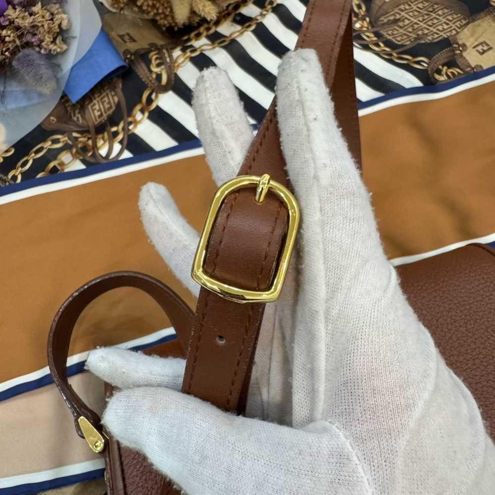 （近新）👝Burberrys vintage騎士標棕色內格紋斜背包-細節圖11