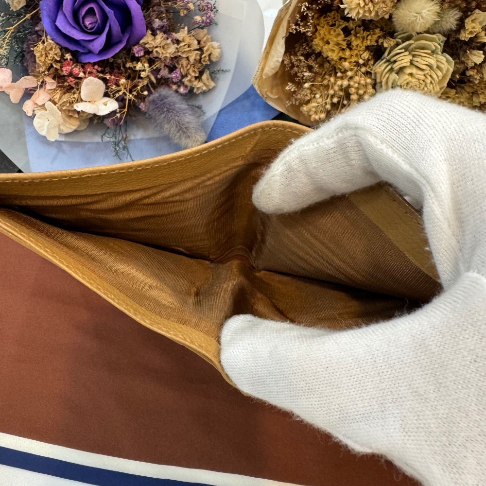 👝Celine奶茶色浮雕凱旋老花短夾-細節圖6