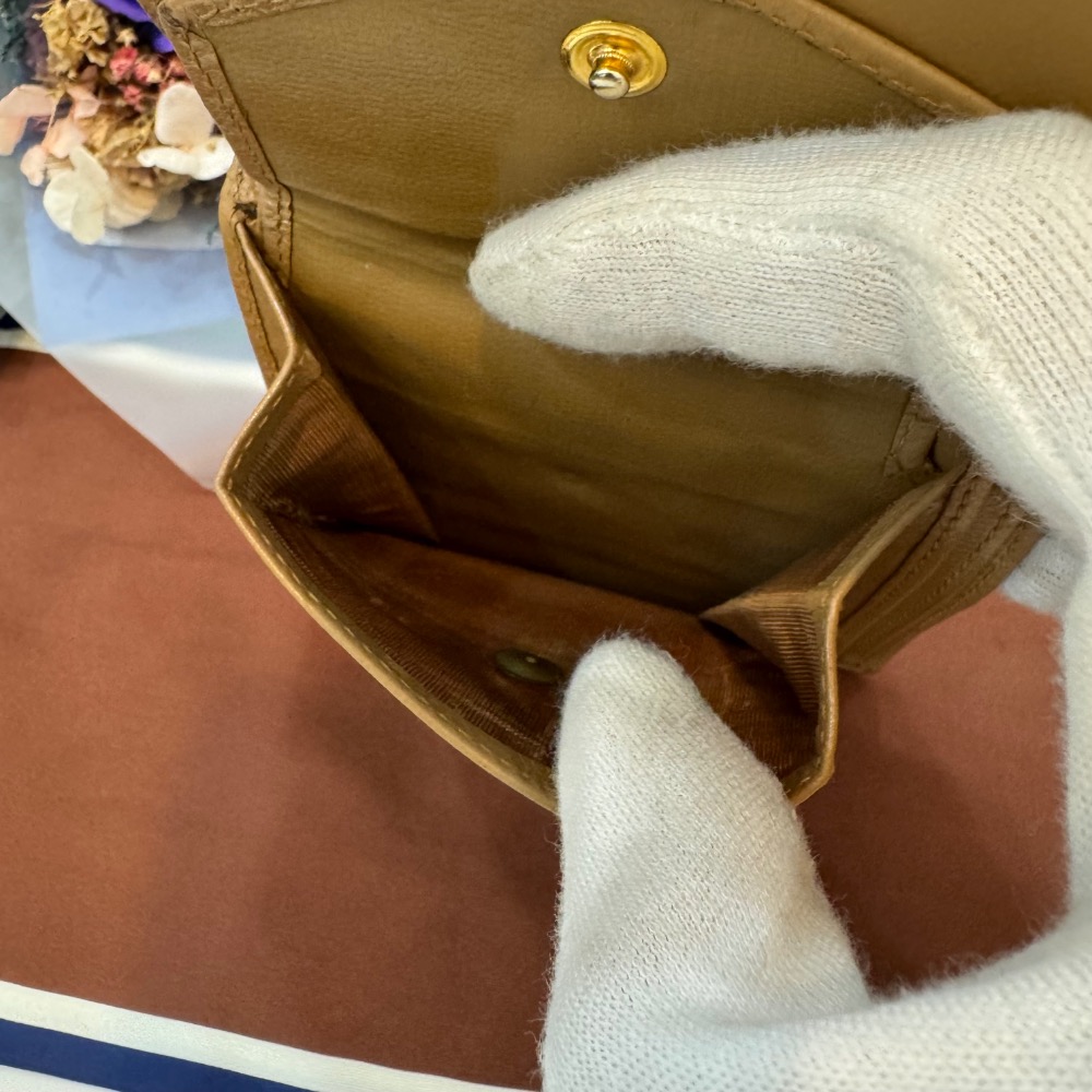 👝Celine奶茶色浮雕凱旋老花短夾-細節圖7