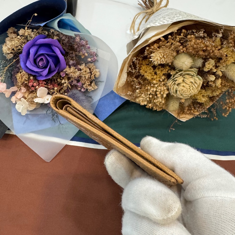 👝Celine奶茶色浮雕凱旋老花短夾-細節圖10