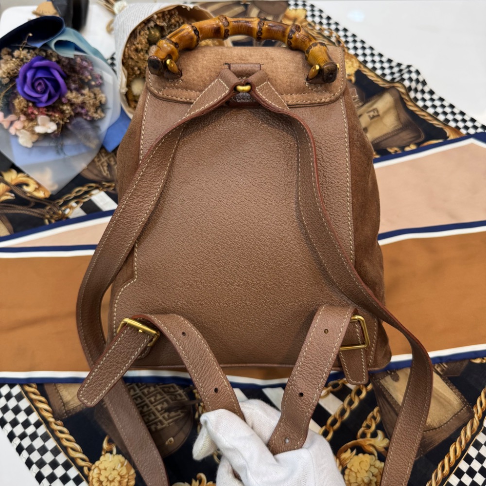 👝GUCCI茶色麂皮竹節後背包-細節圖2