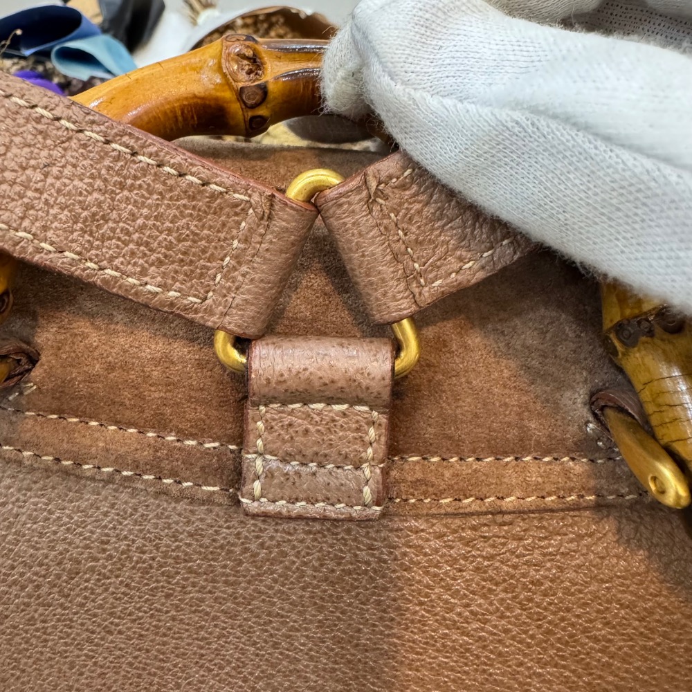 👝GUCCI茶色麂皮竹節後背包-細節圖3